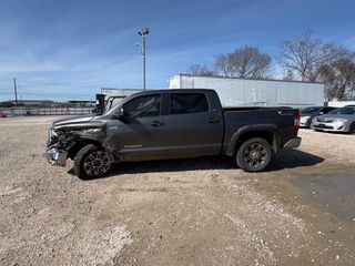 2015 Toyota Tundra SR5 5.7L V8 - Primary Damage Right Image